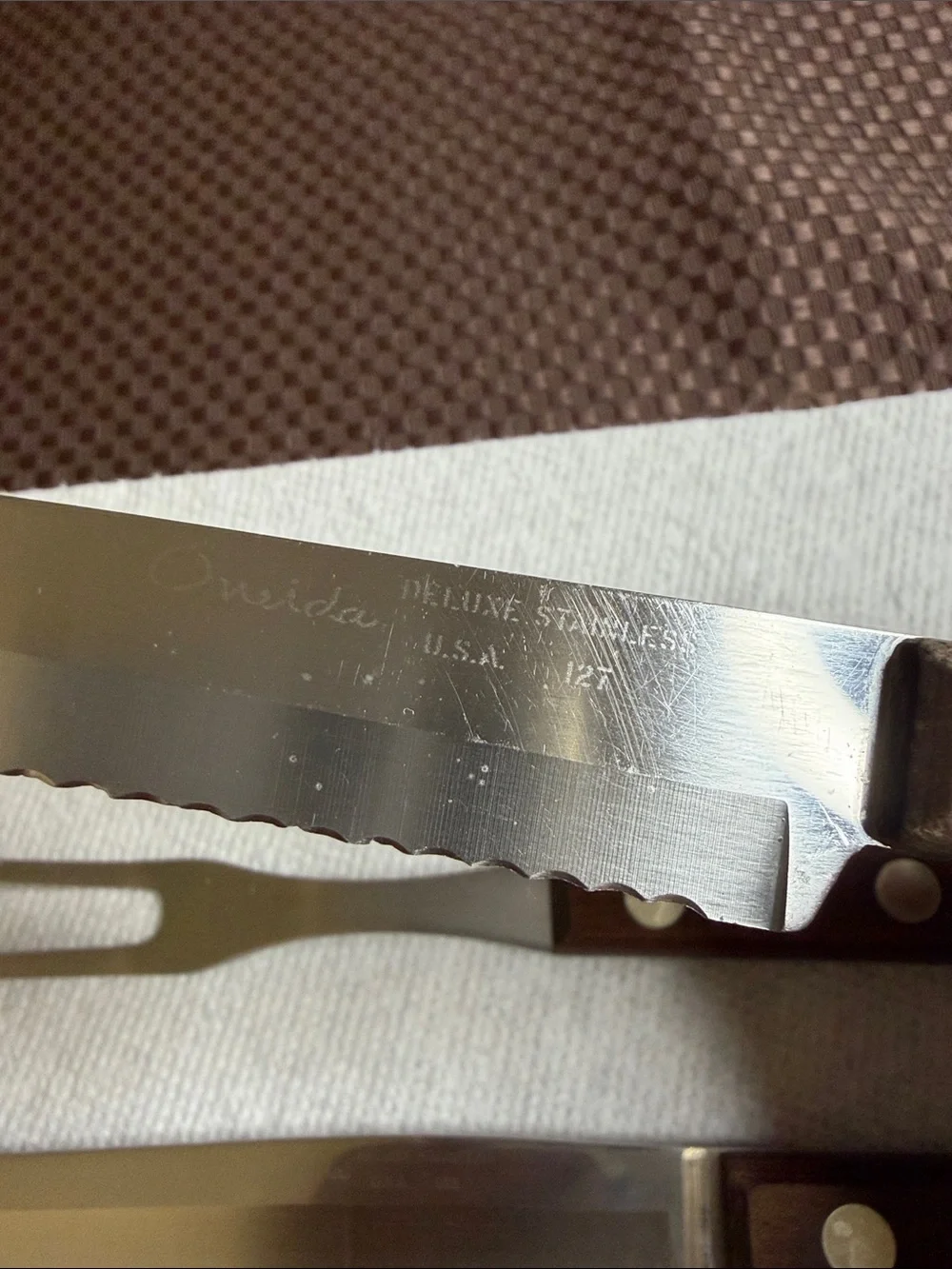Vintage Oneida Deluxe Stainless 133, 152, 127 Brown Knives & Carving Fork